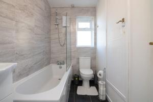 Modern Two Bedroom House with Parking