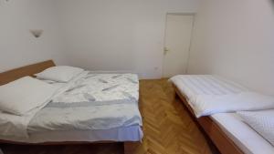 Apartments by the sea Kustici, Pag - 9360