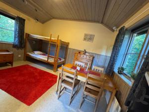 Stuga på en vacker campingplats