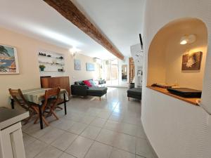 La maison aux volets bleus