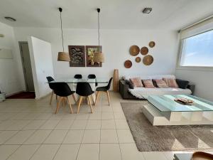 Moderno apartamento con vistas al mar