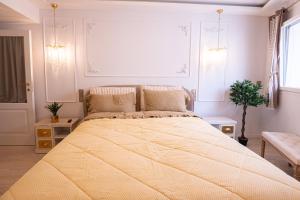 2-bedroom luxurious apartment with balcony and parking