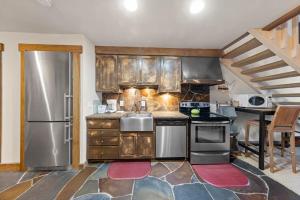 Palisades Tahoe Lodge Rentals Studio Loft #344