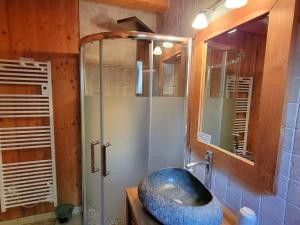 Chalets Chalet avec SPA, 6 Couchages, Terrasse Sud & Confort a Saint-Michel-de-Chaillol - FR-1-393-7 : photos des chambres