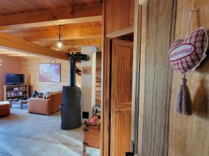 Chalets Chalet avec SPA, 6 Couchages, Terrasse Sud & Confort a Saint-Michel-de-Chaillol - FR-1-393-7 : photos des chambres