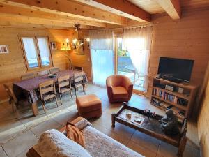 Chalets Chalet avec SPA, 6 Couchages, Terrasse Sud & Confort a Saint-Michel-de-Chaillol - FR-1-393-7 : photos des chambres