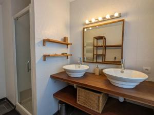 Maisons de vacances Gite en Berry au coeur du Parc Naturel avec jardin et parking, 3 chambres, cheminee - FR-1-591-157 : photos des chambres