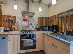 Maisons de vacances Gite en Berry au coeur du Parc Naturel avec jardin et parking, 3 chambres, cheminee - FR-1-591-157 : photos des chambres