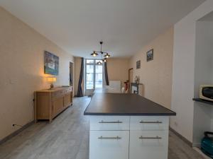 Maisons de vacances Maison de plain-pied en Brenne avec cour close, Wifi et proche de Chateauroux et etang de peche - FR-1-591-104 : photos des chambres