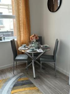 Luxurious 2 - Bedroom Apartment