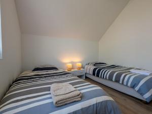 Maisons de vacances Charmante maison avec piscine en Brenne – 2 ch, jardin, draps et menage inclus - FR-1-591-315 : photos des chambres