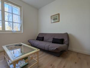 Maisons de vacances Charmante maison avec piscine en Brenne – 2 ch, jardin, draps et menage inclus - FR-1-591-315 : photos des chambres