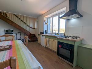 Maisons de vacances Charmante maison avec piscine en Brenne – 2 ch, jardin, draps et menage inclus - FR-1-591-315 : photos des chambres