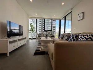 Stadium View Oasis 2BR with Free Parking - Auburn