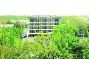 RAVAN VOYAGE Hotel - Katartal