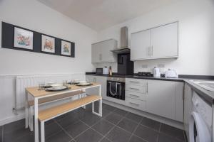 Cosy 2BR Home in Darlington Near Hospital