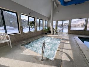 Lenawee 1741 by SummitCove Lodging