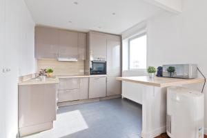 Heart of Paris 3BR-8P Tour Eiffel 7 Free Netflix