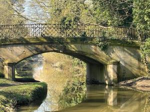 Lakeside Lodge 2, With Log burning Hot tub
