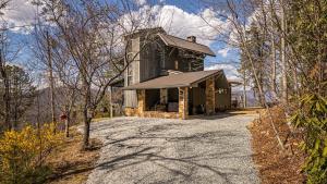 SMOKY MOUNTAIN MAGIC-Spectacular Views, 3 Br, Sleeps 8, Hot Tub