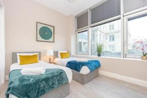 Hazelnut Seafront Two Bedroom BN1GRE10