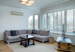 3BD Maisonette with Sea Views - Next to Sea Garden by Flat Mаnаger