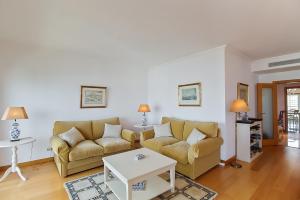Haven in Lisbon - Exquisite Top Floor with Air Conditioning, 7 meters Balcony to the Longest Waterfront in Lisbon