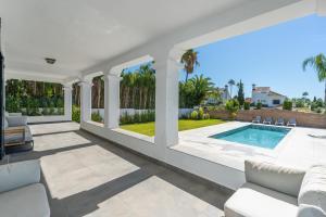 Newly Renovated 6 BDRM Grand Villa w Pool and Views