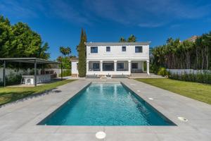 Newly Renovated 6 BDRM Grand Villa w Pool and Views