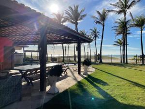 Casa pé na areia, com 5 quartos