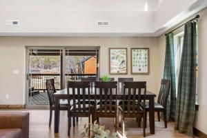 Peaceful Water View-Cozy Cabin-Free Daily Tickets-Near Table Rock-Pvt Hot Tub