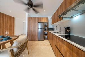 King Studio w Private Balcony Rooftop Pool and Gym