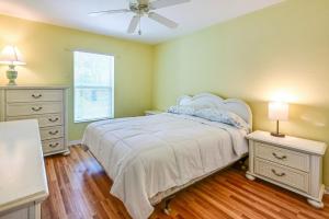 Sunny 3 BR Venice Home with Pool and Parking