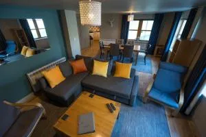 Hillside Apartment - Calgary