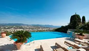 Villa Panoramique 4 Bedroom Retreat with Infinity Pool and Sea Views near Cannes - 勒卡内