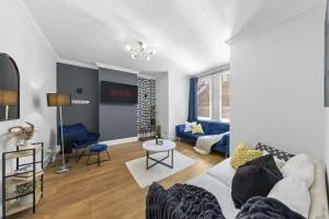 Beautiful Home in the heart of Medway Book Now - Strood