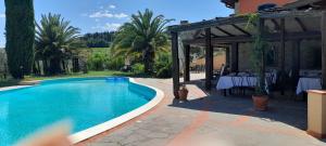 Apartment with Pool View