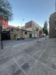 Dos departamentos en plazas de armas