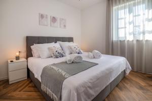 Villa Fiora, a beautiful and modern villa with a pool