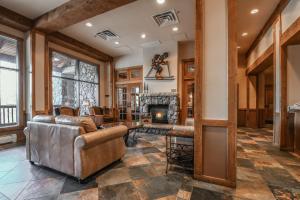 Buffalo Lodge 8358 by SummitCove Lodging