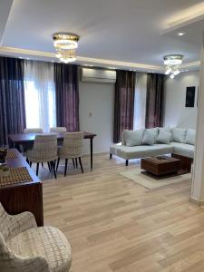 Chill Urban 2-Bedroom Escape