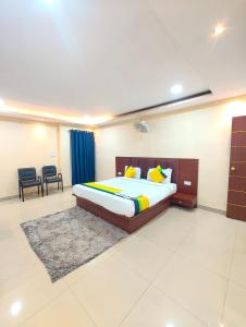 A Premium Hotel Kashi-Grand-Residency Near Shree Kashi Vishwanath temple And Ganga Arti Dashawamedh Ghat - Best HOTEL