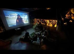 Absoulte Freedom Snowy Water Stream Luxury Cozy BnB Retreat