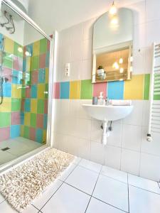 FREE PARKING + 4BDR + 3BATHS! + 5* LOCATION