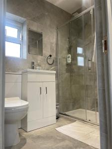 Entire Luxville 5 Bedroom Home