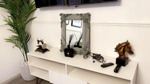 Entire Luxville 5 Bedroom Home