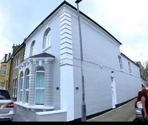 Entire Luxville 5 Bedroom Home