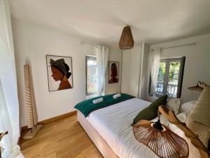 Appartements T2 Centre ville avec vue sur le Chateau Royal et place de parking privee : photos des chambres