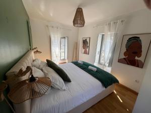 Appartements T2 Centre ville avec vue sur le Chateau Royal et place de parking privee : photos des chambres