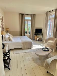 B&B / Chambres d'hotes VILLA DU CEDRE Honfleur : photos des chambres